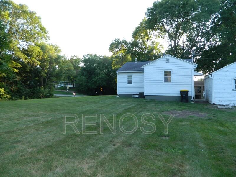 219 S 14th St - Photo 4 of 16