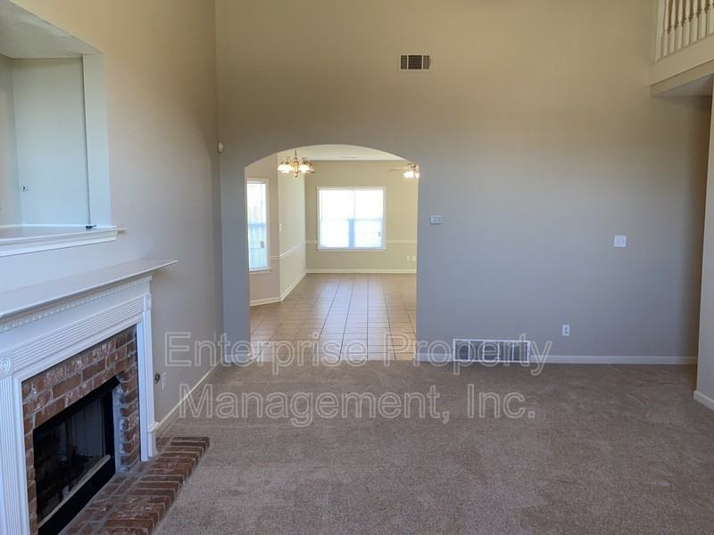10204 Sutton Ridge Ln - Photo 4 of 23