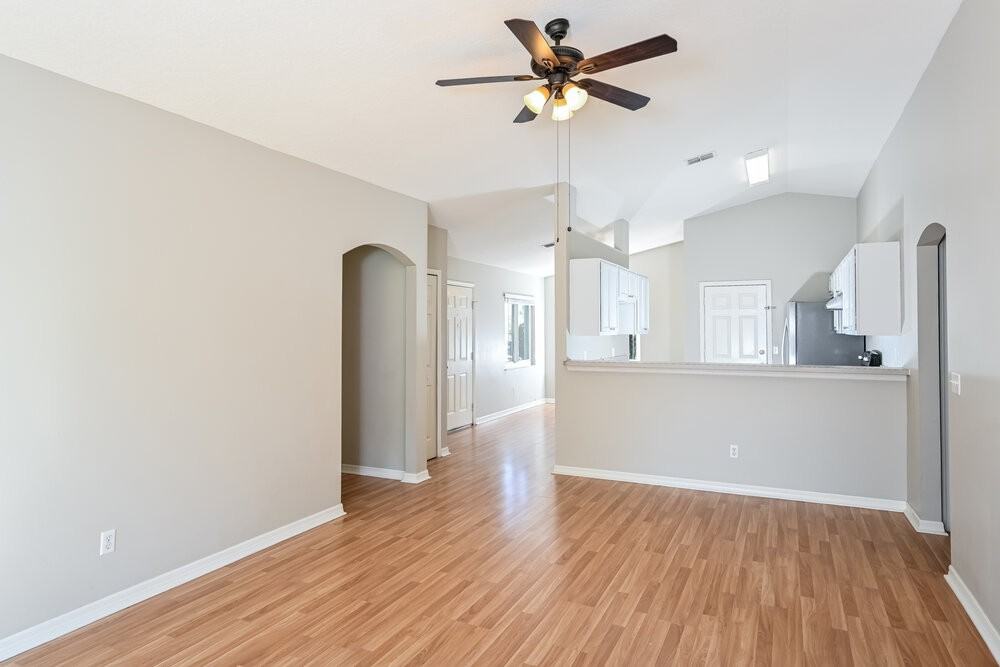 1323 Hillview Dr - Photo 4 of 15