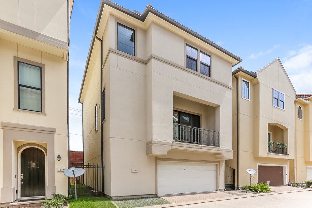 7226 Laguna Villas