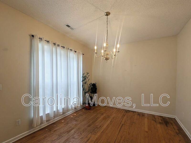 518 Grafton Ct - Photo 5 of 17