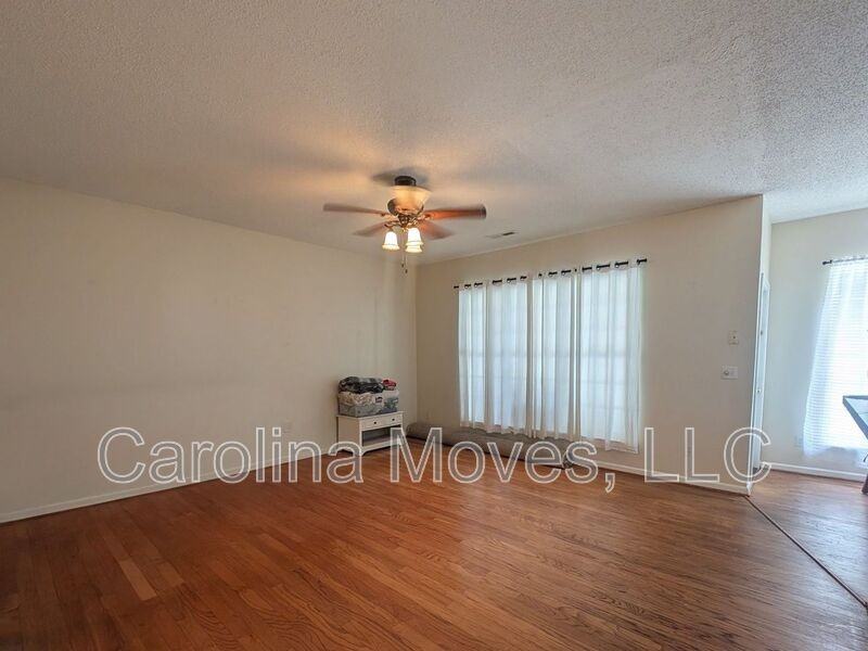 518 Grafton Ct - Photo 6 of 17