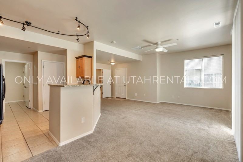 6623 W Blue Iris Dr - Photo 6 of 20