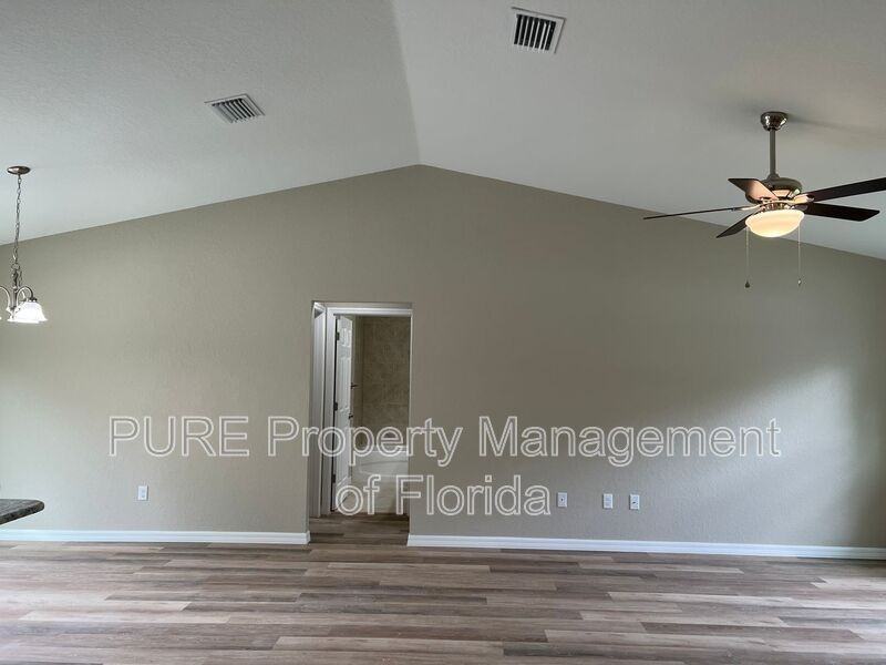 8 Locust Loop - Photo 4 of 31