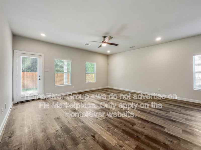 454 Suffolk Dr - Photo 2 of 20