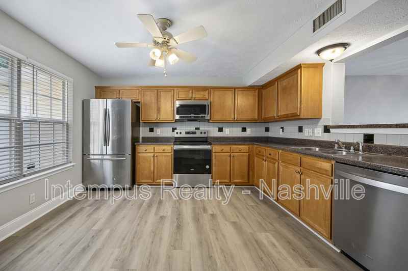 325 Shoshone Pl - Photo 3 of 14