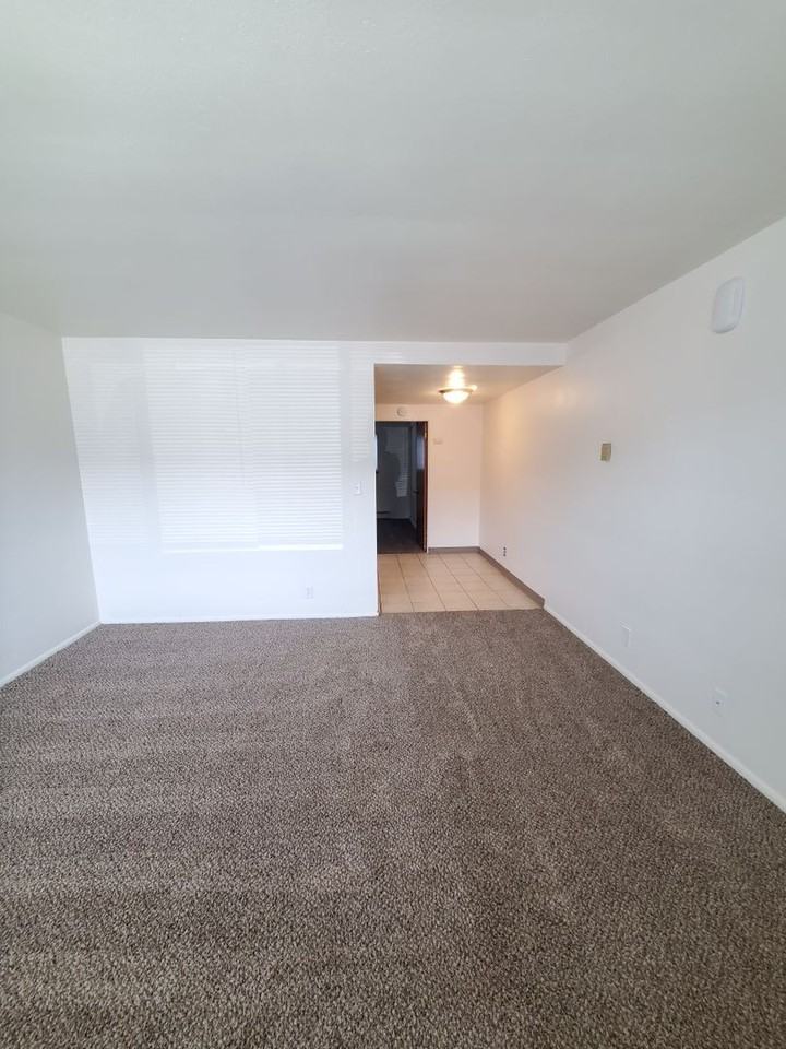 615 S Alder St #03 - Photo 2 of 7