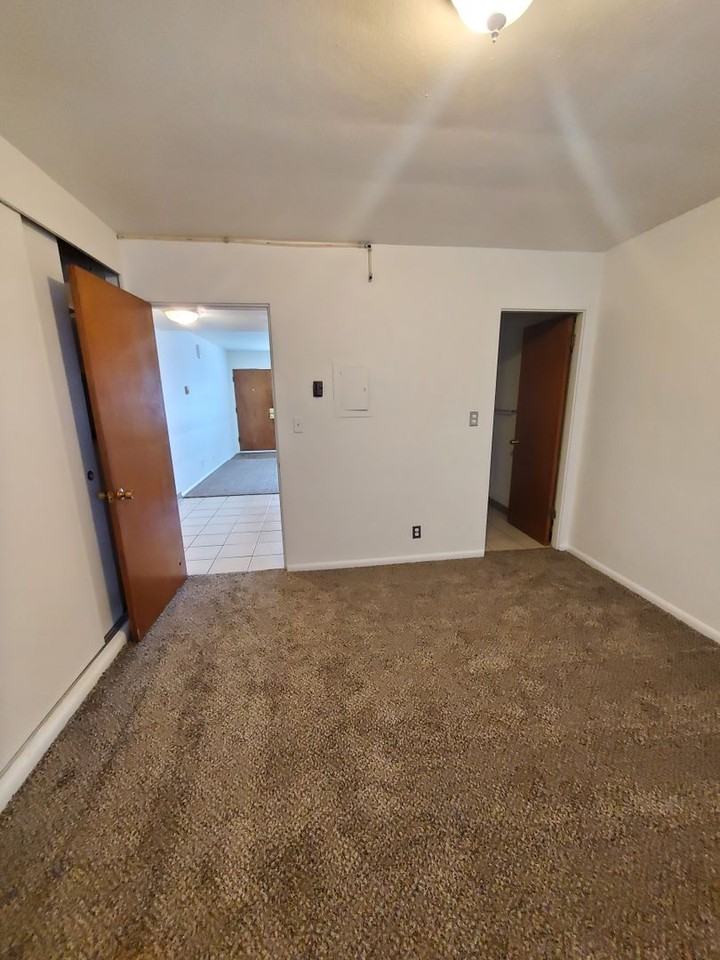 615 S Alder St #03 - Photo 5 of 7
