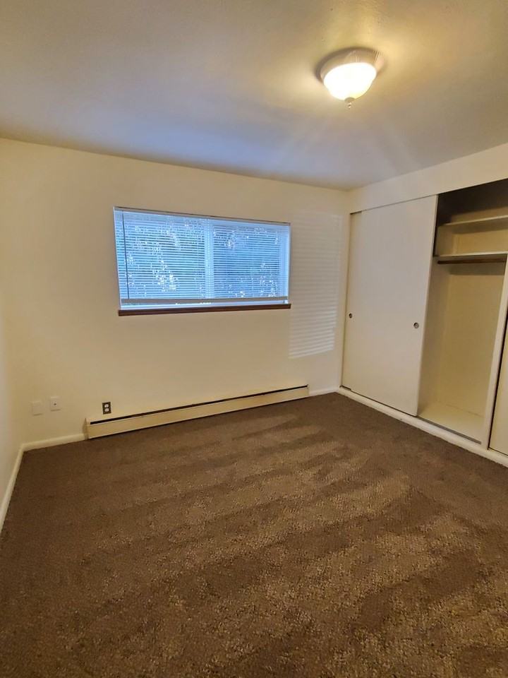 615 S Alder St #03 - Photo 6 of 7