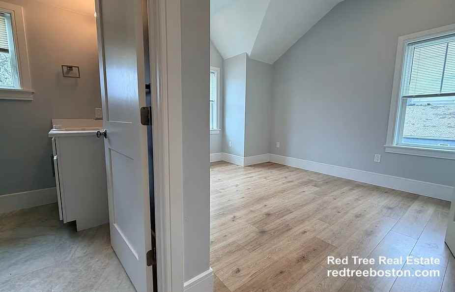 9 Holton St #3 - Photo 4 of 8