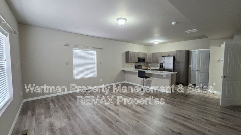 4628 Wharf Pt - Photo 3 of 24