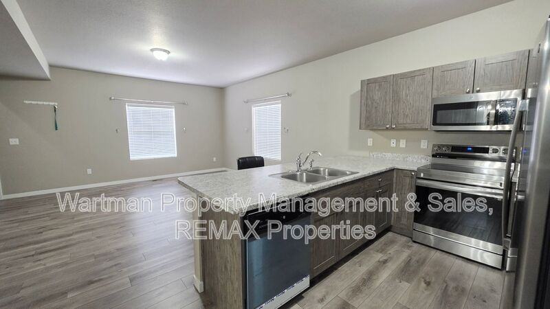 4628 Wharf Pt - Photo 4 of 24