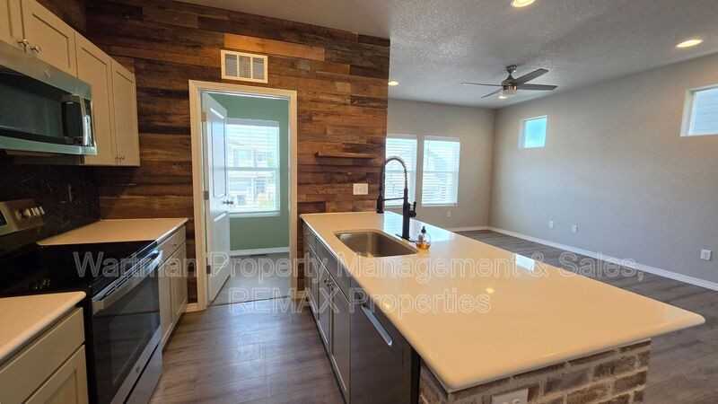 4175 Samaritan Loop - Photo 3 of 17