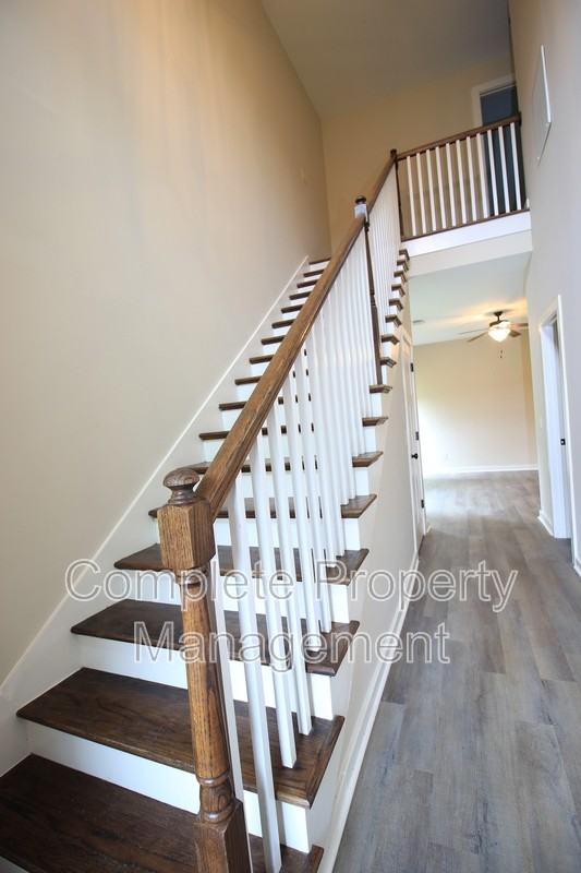 20478 Castle Ridge Rd - Photo 3 of 15