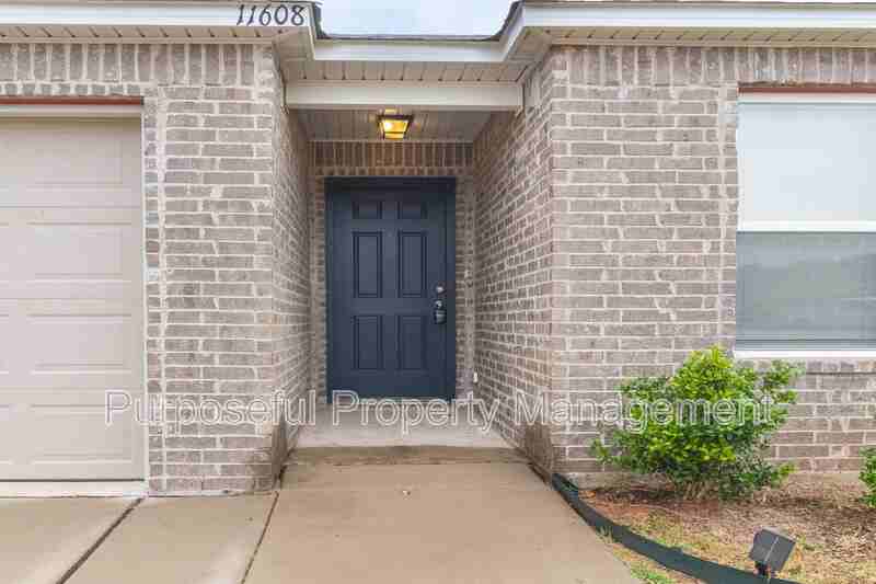11608 Nw 95th St - Photo 4 of 32