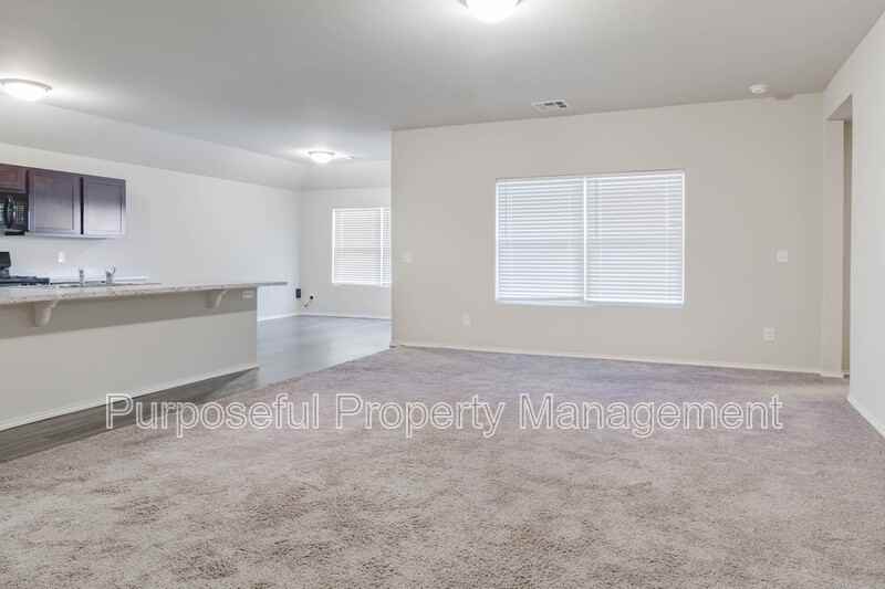 11608 Nw 95th St - Photo 6 of 32