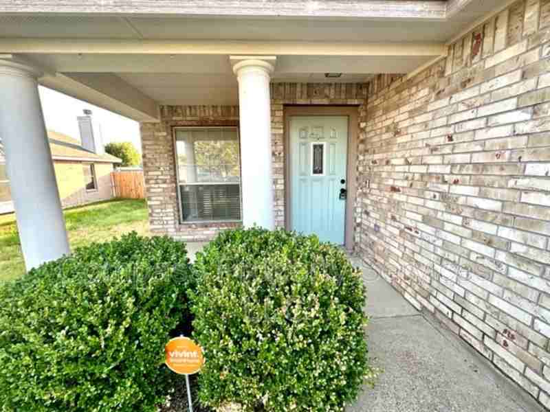 10124 Barton Creek Dr - Photo 2 of 22