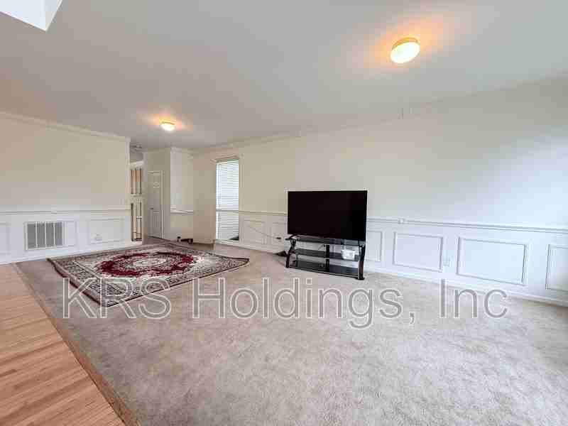 1904 Beckwood Ct - Photo 2 of 16
