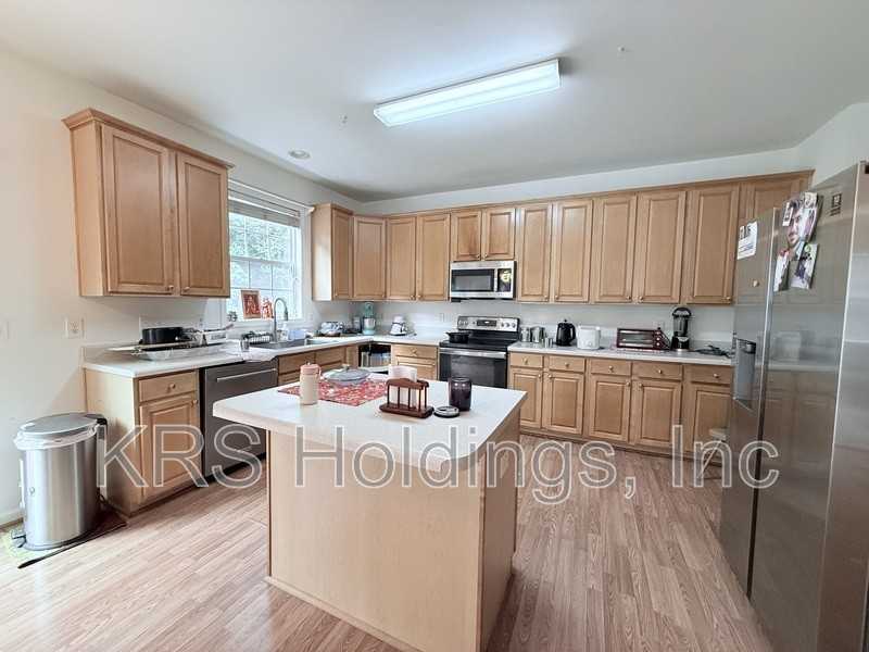1904 Beckwood Ct - Photo 4 of 16