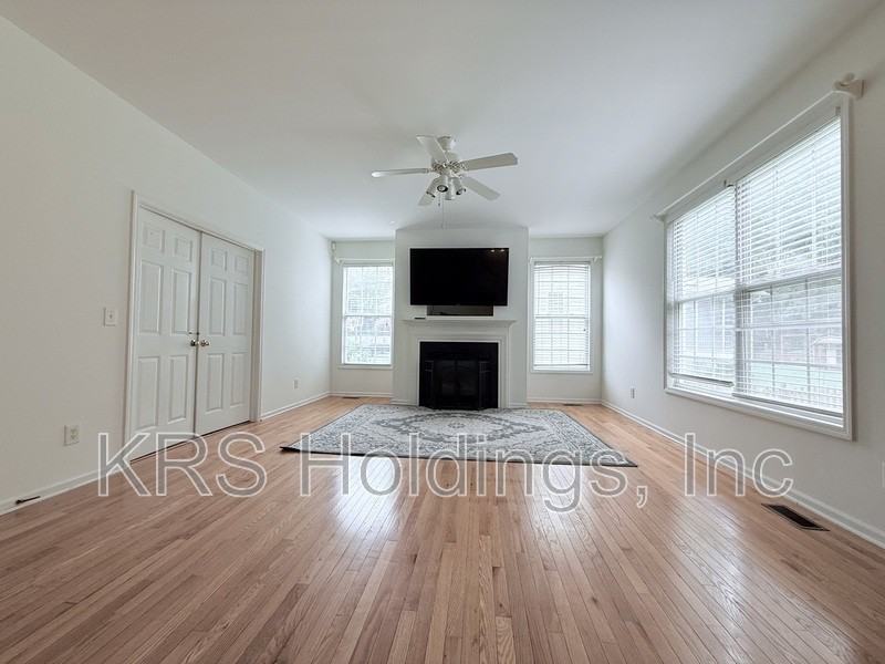 1904 Beckwood Ct - Photo 5 of 16
