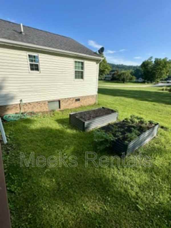 10 Hawthorne St - Photo 7 of 20