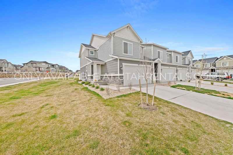341 N Angus Dr - Photo 2 of 24