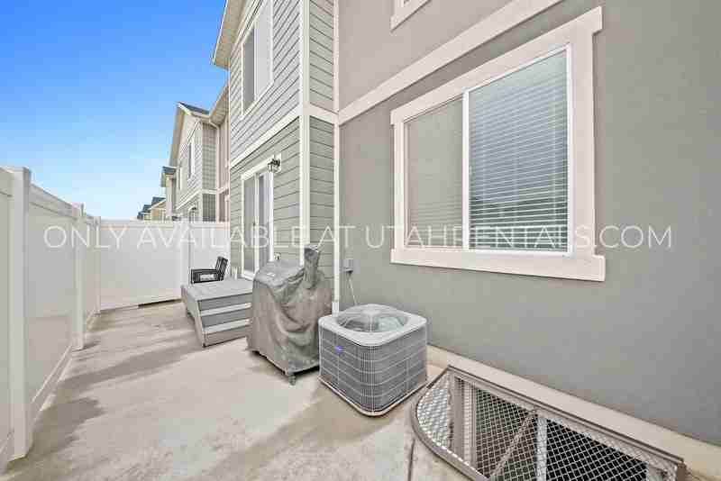 341 N Angus Dr - Photo 3 of 24