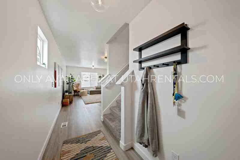 341 N Angus Dr - Photo 5 of 24