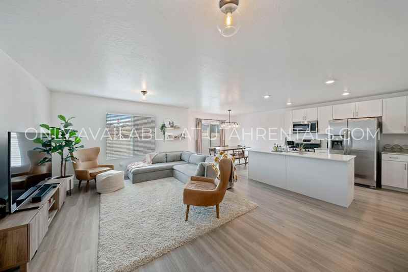 341 N Angus Dr - Photo 6 of 24