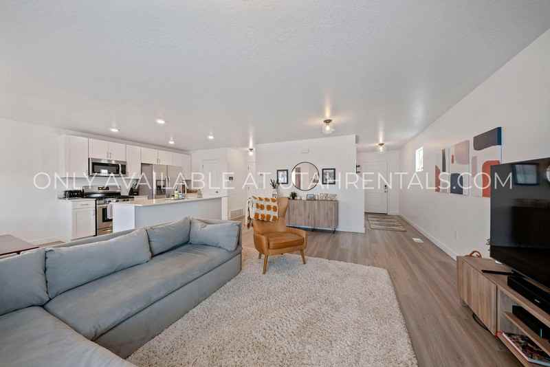 341 N Angus Dr - Photo 7 of 24