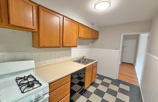 Lowell 596 - Photo 1 of 1