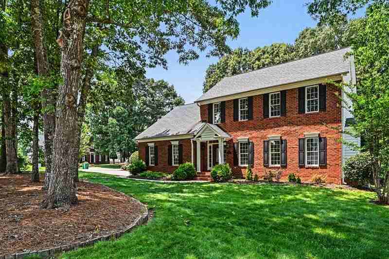 10403 Persimmon Creek Dr - Photo 3 of 28