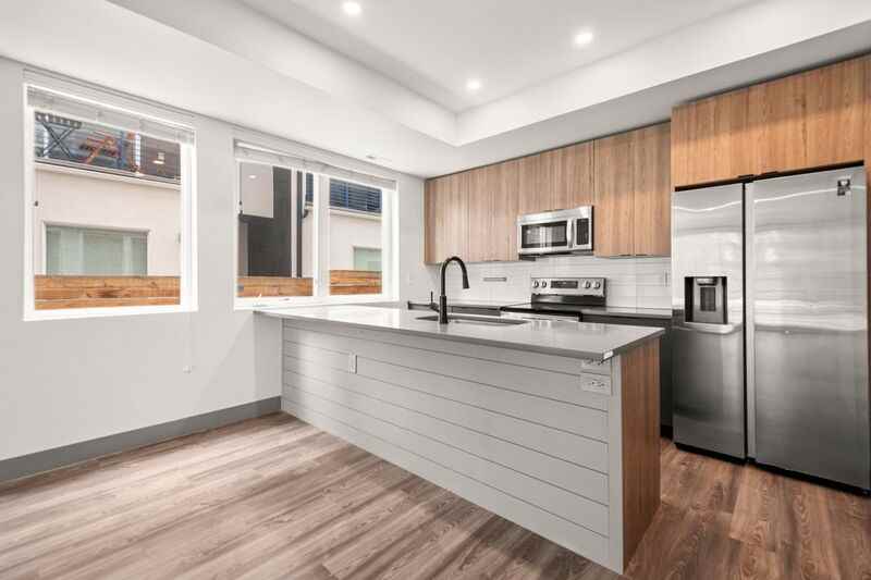 1565 King St - Photo 3 of 18