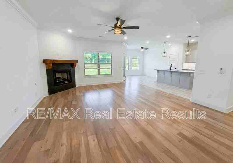 751 Spicewood Trl - Photo 2 of 15
