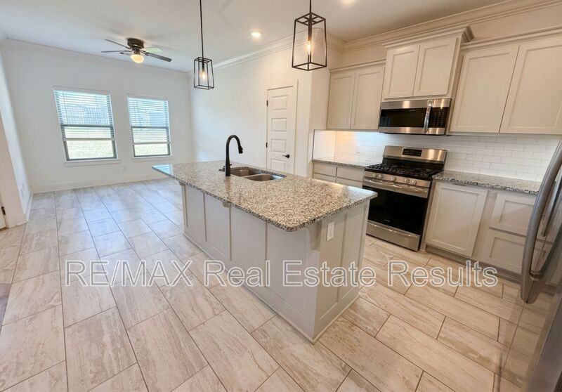 751 Spicewood Trl - Photo 4 of 15