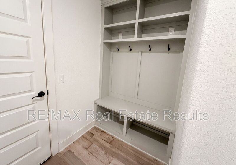 751 Spicewood Trl - Photo 5 of 15
