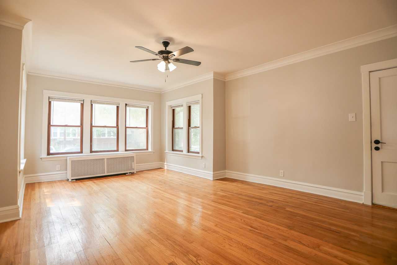 5338 W Montrose Ave #2 - Photo 4 of 19