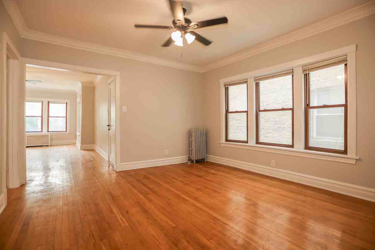 5338 W Montrose Ave #2 - Photo 5 of 19