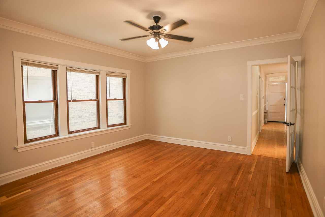 5338 W Montrose Ave #2 - Photo 7 of 19