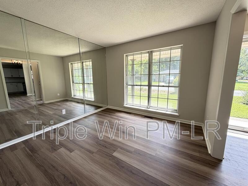 33 Single Oaks Dr - Photo 3 of 21