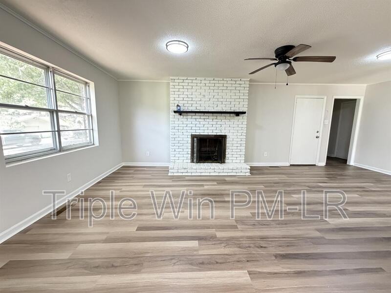33 Single Oaks Dr - Photo 5 of 21