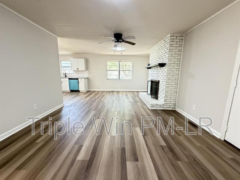 33 Single Oaks Dr - Photo 6 of 21