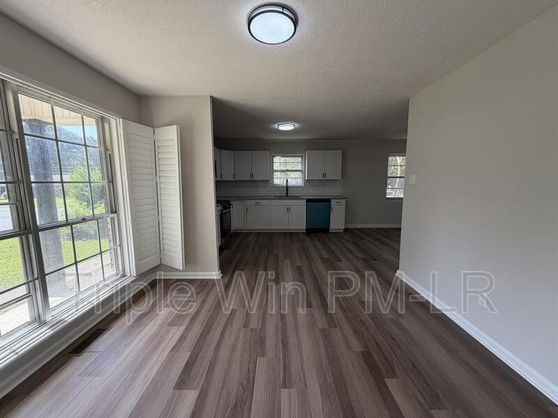 33 Single Oaks Dr - Photo 7 of 21