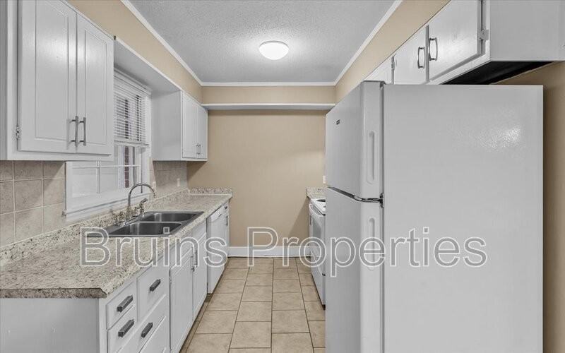 1825 Johnson St #E1 - Photo 4 of 30