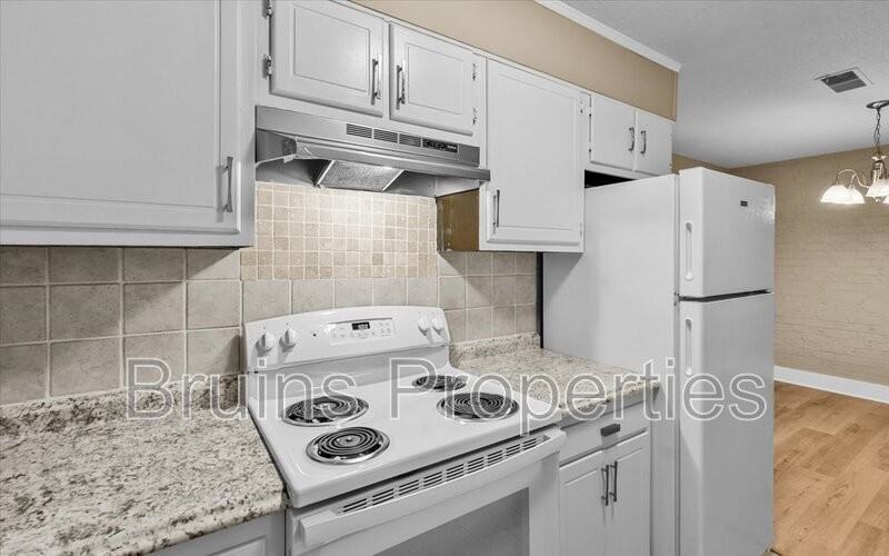 1825 Johnson St #E1 - Photo 6 of 30