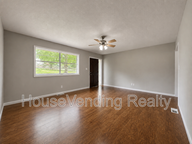 2214 Highland Rd - Photo 3 of 19