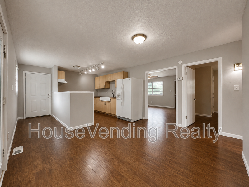 2214 Highland Rd - Photo 5 of 19