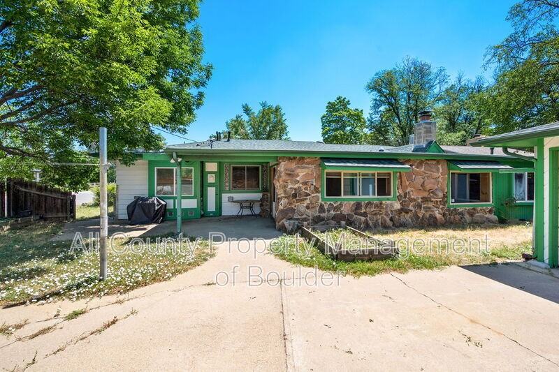 701 S Millerave - Photo 2 of 24