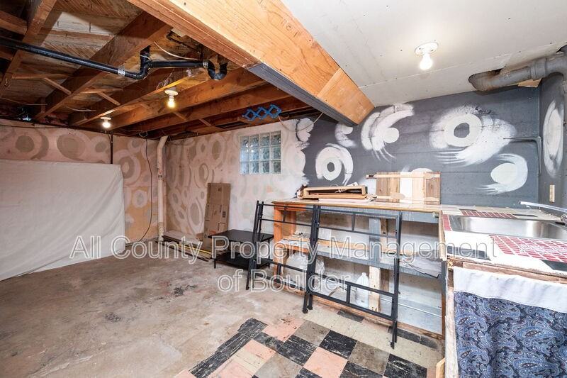 701 S Millerave - Photo 3 of 24