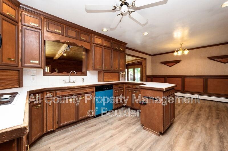 701 S Millerave - Photo 5 of 24
